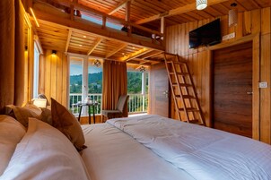 3 bedrooms, Egyptian cotton sheets, premium bedding, Select Comfort beds