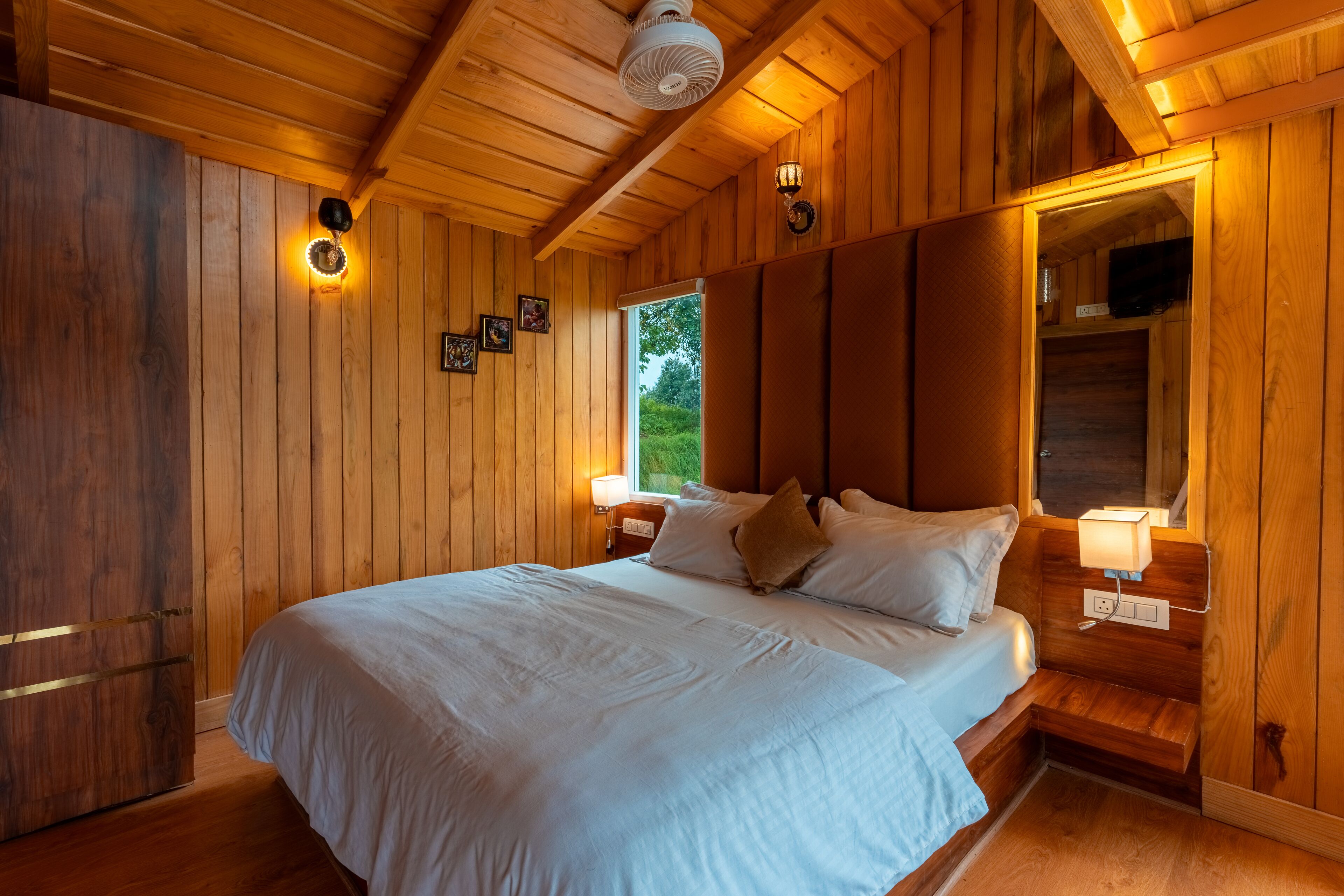 3 bedrooms, Egyptian cotton sheets, premium bedding, Select Comfort beds