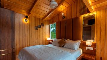 3 bedrooms, Egyptian cotton sheets, premium bedding, Select Comfort beds