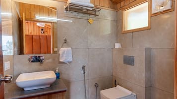 Executive Villa | Bathroom | Hair dryer, bidet, towels