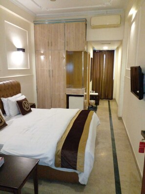 Phòng đôi Deluxe | Bộ đồ giường cao cấp, bàn, truy cập Internet không dây miễn phí