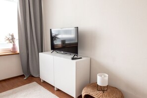 Comfort-íbúð | Stofa | Sjónvarp