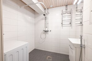 Comfort-Apartment | Badezimmer | Dusche, Haartrockner, Handtücher, Seife