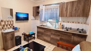 Family Apartment | Private kitchen - Lux Suites Geanna Suites Nanyuki (Nanyuki)