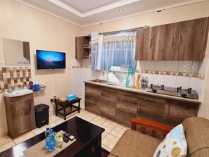Apartamento família | Cozinha privada | Geladeira, micro-ondas, talheres/pratos/utensílios de cozinha