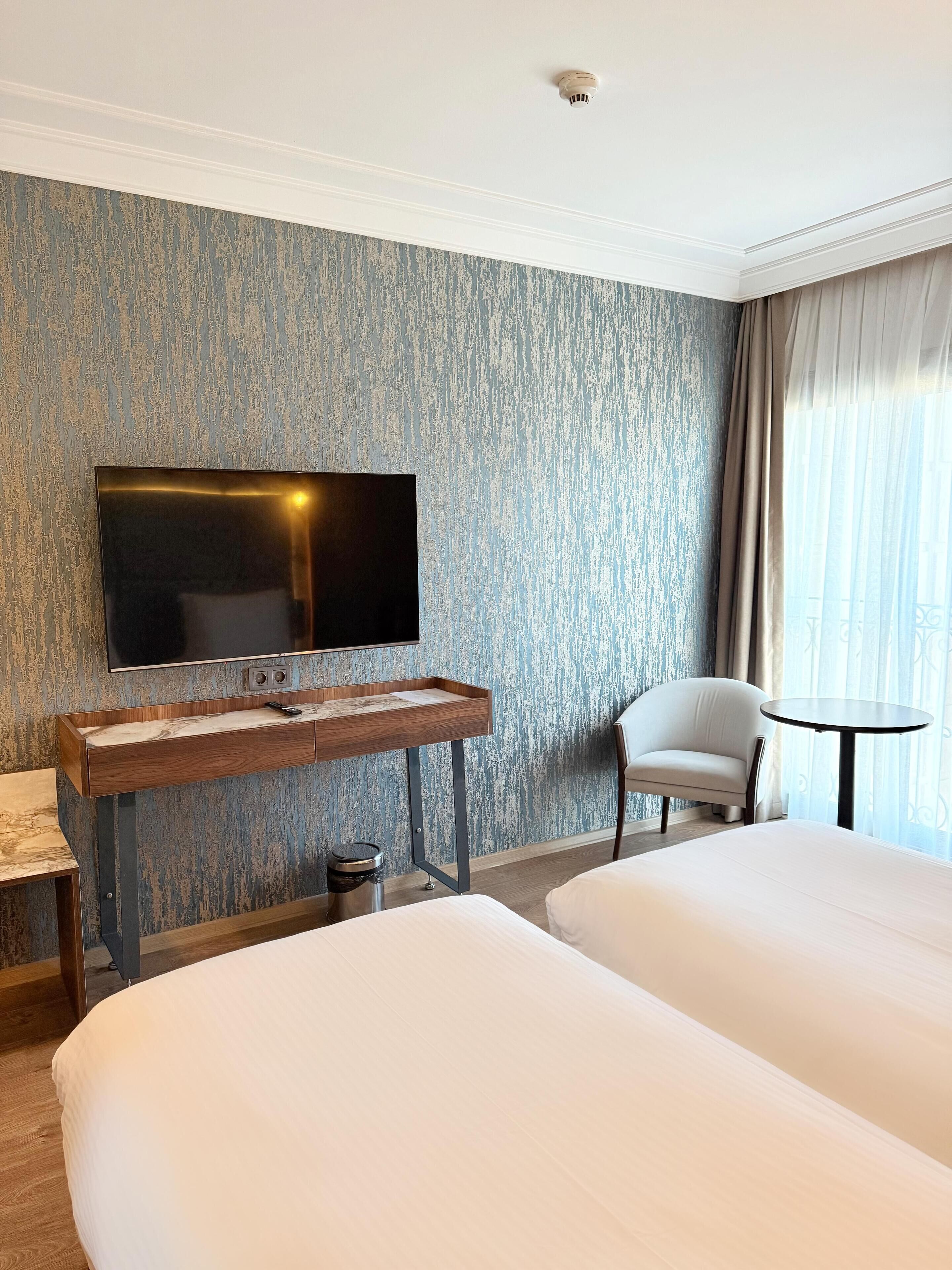 Deluxe Twin Room, 2 Twin Beds, Sea View | Premium bedding, memory foam beds, minibar, in-room safe