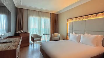 Ropa de cama de alta calidad, colchones con efecto memoria y minibar