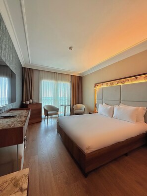 Habitación Deluxe doble, vistas al mar | Ropa de cama de alta calidad, colchones viscoelásticos, minibar