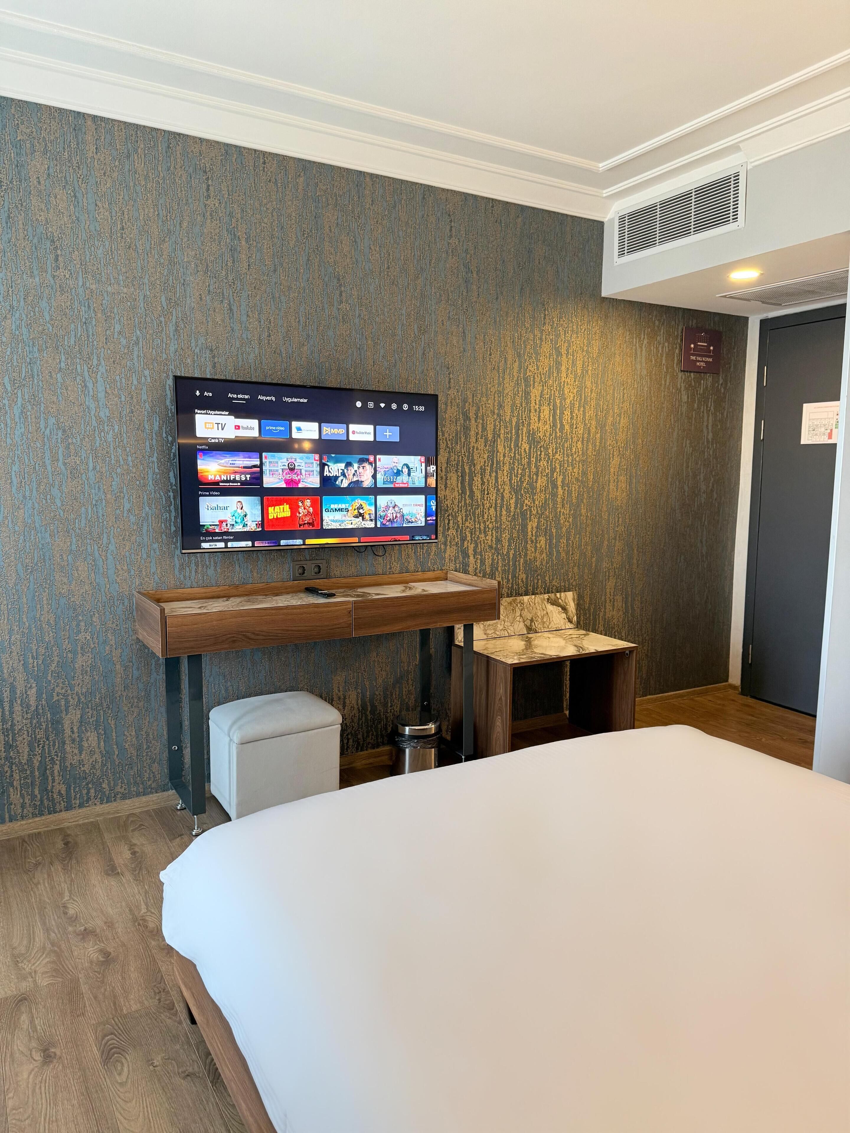 Deluxe-Doppelzimmer, Meerblick | Hochwertige Bettwaren, Betten mit Memory-Foam-Matratzen, Minibar