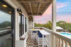 Outdoor dining - Steps to the Beach, Pool + Hot Tub | Renovated Retreat | Sea Haven by AvantStay (Santa Rosa Beach)