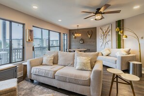 Smart TV - Steps to the Beach, Pool + Hot Tub | Renovated Retreat | Sea Haven by AvantStay (Santa Rosa Beach)