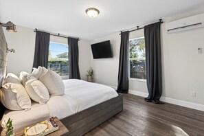 3 sovrum, skrivbord, gratis wi-fi och sängkläder