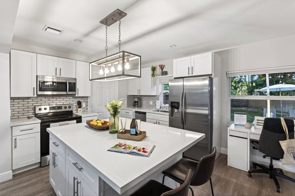 Frigorifero, microonde, forno, piano cottura