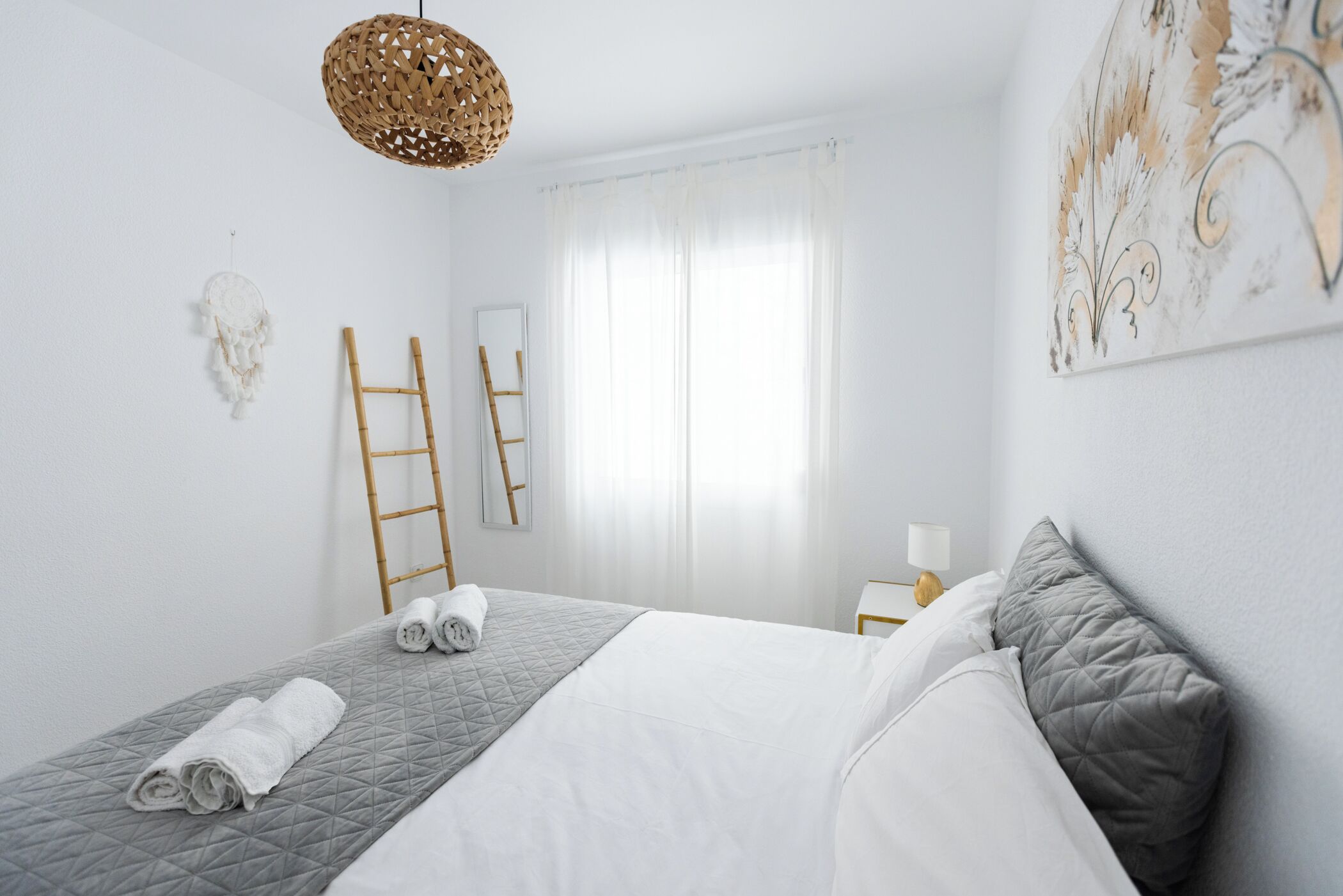 2 slaapkamers, een strijkplank/strijkijzer, reisbedje, gratis wifi