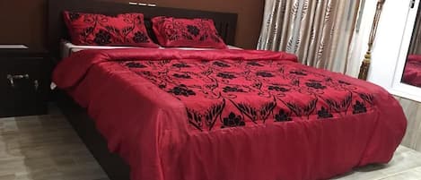 2 bedrooms, iron/ironing board, WiFi, bed sheets
