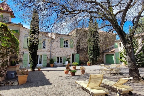 Beautiful domaine with private pool and park