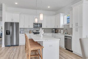 Kühlschrank, Mikrowelle, Geschirrspüler