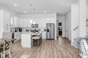 Refrigerador, microondas, lavavajillas, cafetera/tetera