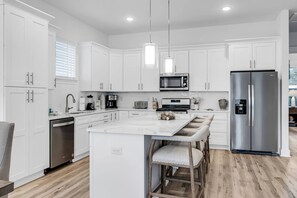 Fridge, microwave, dishwasher, coffee/tea maker - Seasons Greetings Sale (Santa Rosa Beach)