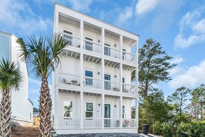 Exterior - 30A Beautiful Beach House/Minutes to Beach/Community Pool/Large screened-in patio/Sleeps 14 (Santa Rosa Beach)