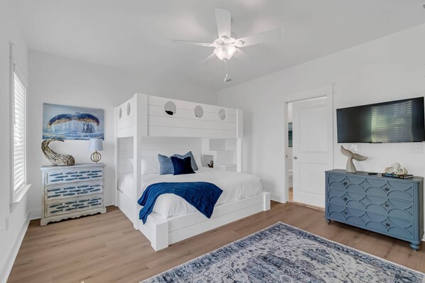 3 bedrooms, iron/ironing board, WiFi, bed sheets