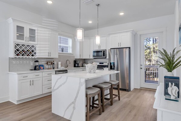 Refrigerador, microondas, lavavajillas, cafetera/tetera