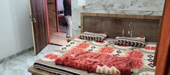 Roomshala 153 Hotel Krishnashrya