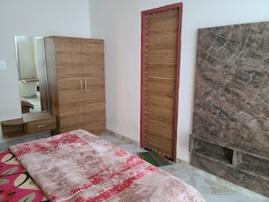 Desk, free WiFi - Roomshala 153 Hotel Krishnashrya (Mathura)