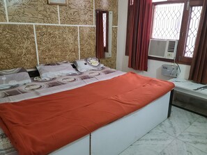 Desk, free WiFi - Roomshala 153 Hotel Krishnashrya (Mathura)