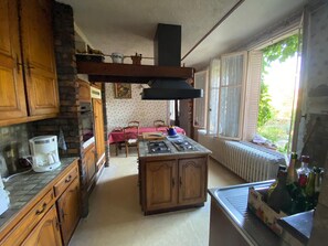 Private kitchen - Maison au Centre du Village de Vitrey sur Mance à 20 Minutes du lac de Liez (Vitrey-sur-Mance)