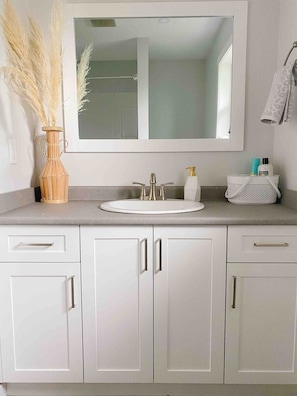 Towels, soap, shampoo, toilet paper