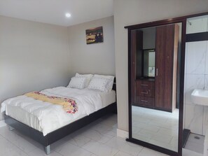 2 makuuhuonetta, silitysrauta/-lauta, Wi-Fi, vuodevaatteet