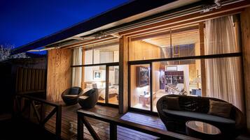 Minibar, in-room safe, blackout drapes