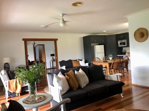 Escape on 50 acres on the Buladelah river. Accommodation for upto 10 people.