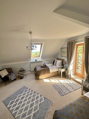 Quarto casal ou duplo, para não fumantes, vista para o jardim | Cofres nos quartos, ferros/tábuas de passar roupa, Wi-Fi de cortesia