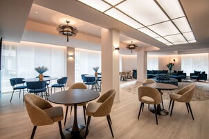 Daily full breakfast (EUR 16 per person)