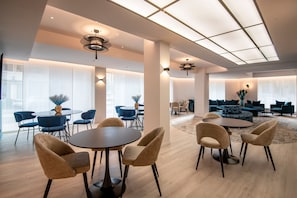 Daily full breakfast (EUR 16 per person) - Résidence Hôtelière Chambord (Menton)