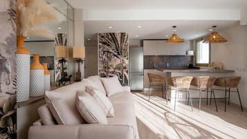 Panoramic-Apartment | Wohnbereich | Smart-TV