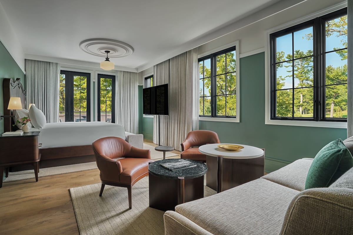 Minibar, in-room safe, blackout curtains, iron/ironing board