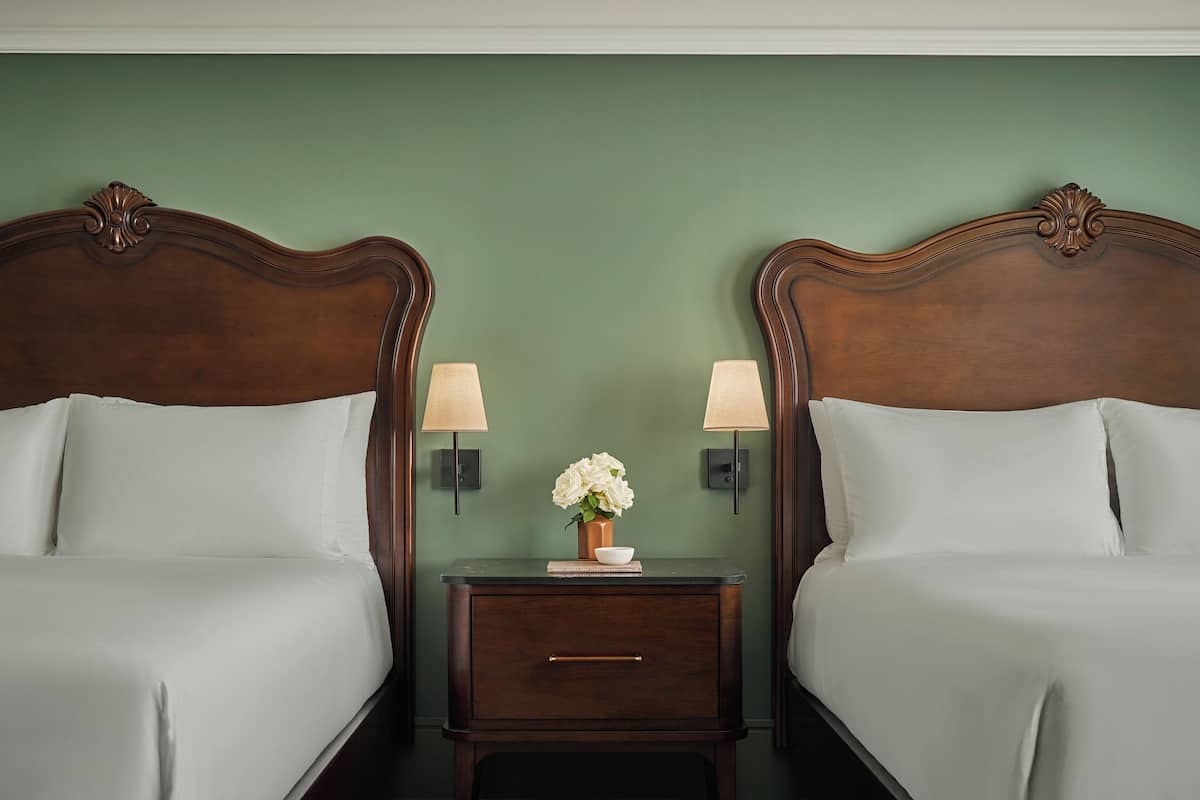Estate Queen Queen | 1 bedroom, minibar, in-room safe, blackout drapes