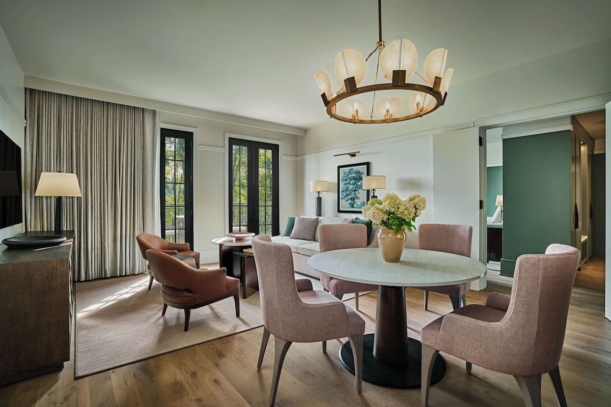 Accessible Deluxe Estate One Bedroom Suite | Living area