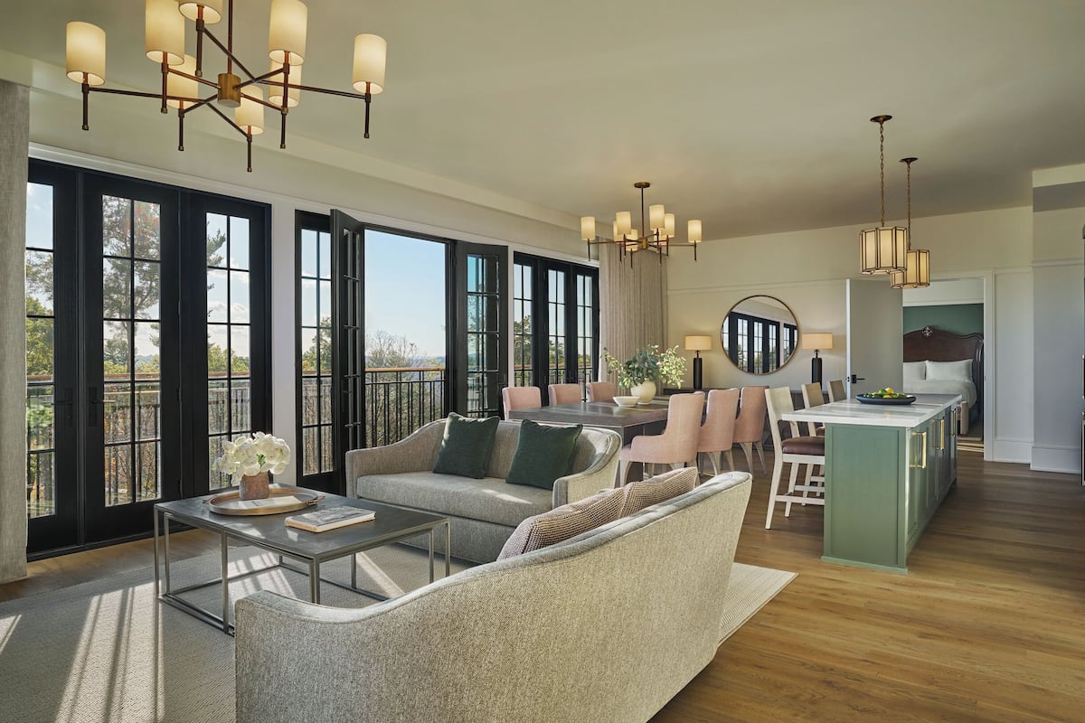 The Pendry Suite (Two Bedroom) | 客廳 | LED 電視