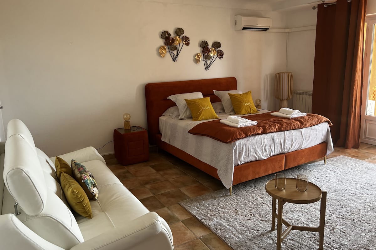 Superior-sviitti, kylpyhuone makuuhuoneen yhteydessä, merinäköala (Ocre) | Ylelliset vuodevaatteet, yksilöllisesti sisustettu