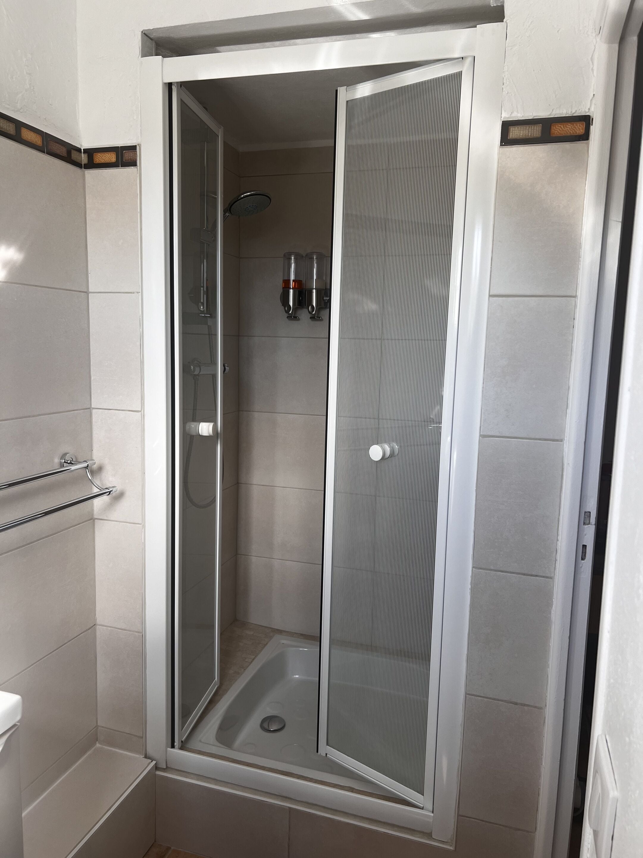 Chambre Double Panoramique, salle de bains attenante, vue mer (Rouge) | Salle de bain