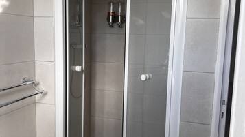 Chambre Double Panoramique, salle de bains attenante, vue mer (Rouge) | Salle de bain