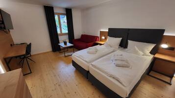 Premium Double Room | Desk, free WiFi, bed sheets