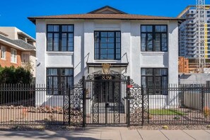 A white building with a black gate and the number 839.