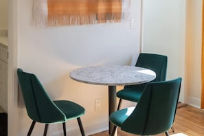 Dining - Modern Apartment in the Heart of Phoenix (3) (Phoenix)
