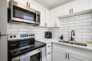 Cookware/dishes/utensils