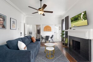 Télévision, cheminée